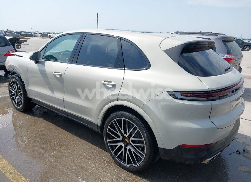 Photo 3 of 2024 Porsche Cayenne N/A (VIN WP1AA2AY8RDA12516)