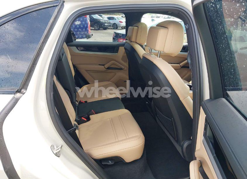 Photo 8 of 2024 Porsche Cayenne N/A (VIN WP1AA2AY8RDA12516)