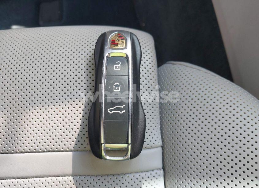 Photo 11 of 2020 Porsche Cayenne N/A (VIN WP1AA2AYXLDA02335)