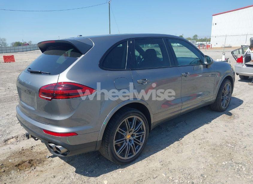 Photo 4 of 2018 Porsche Cayenne S (VIN WP1AB2A21JLA60264)