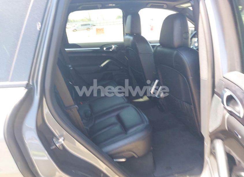 Photo 8 of 2018 Porsche Cayenne S (VIN WP1AB2A21JLA60264)