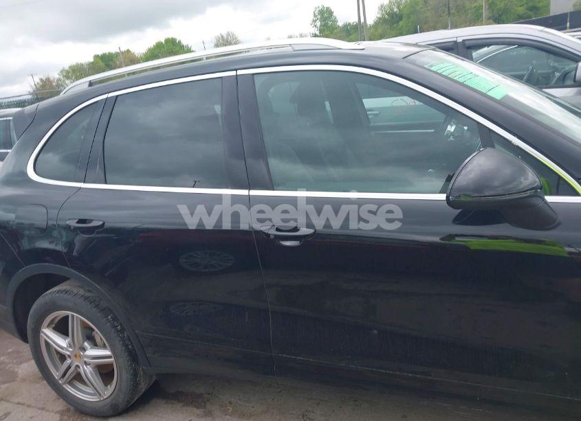 Photo 13 of 2016 Porsche Cayenne S (VIN WP1AB2A23GLA95509)