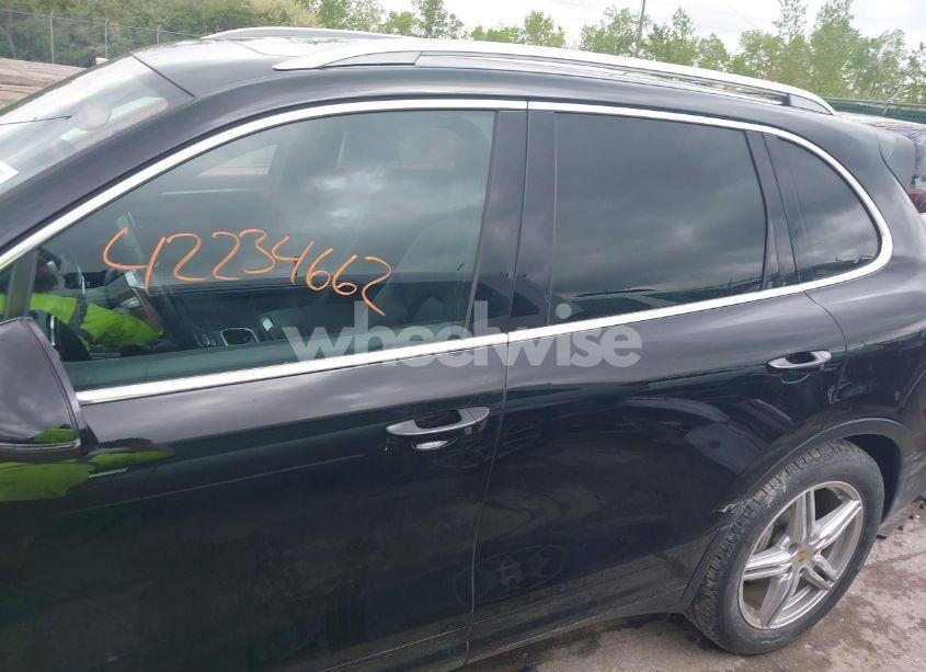 Photo 14 of 2016 Porsche Cayenne S (VIN WP1AB2A23GLA95509)