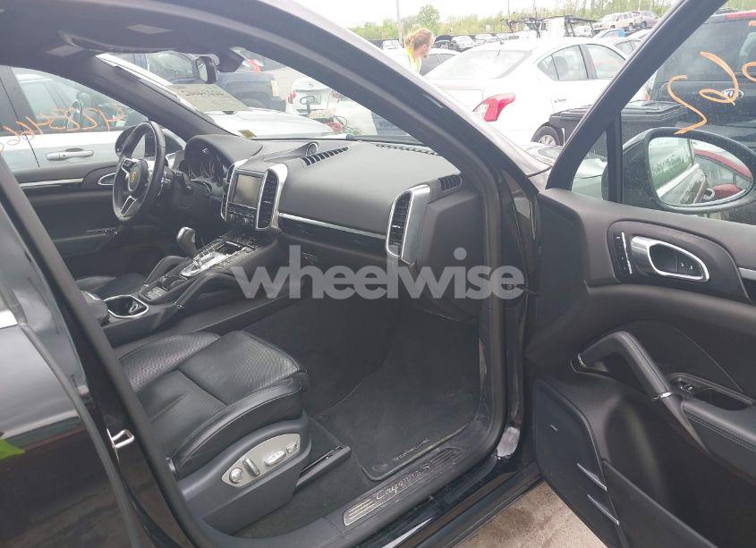 Photo 5 of 2016 Porsche Cayenne S (VIN WP1AB2A23GLA95509)