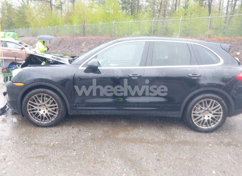 Photo 14 of 2014 Porsche Cayenne S (VIN WP1AB2A25ELA59365)