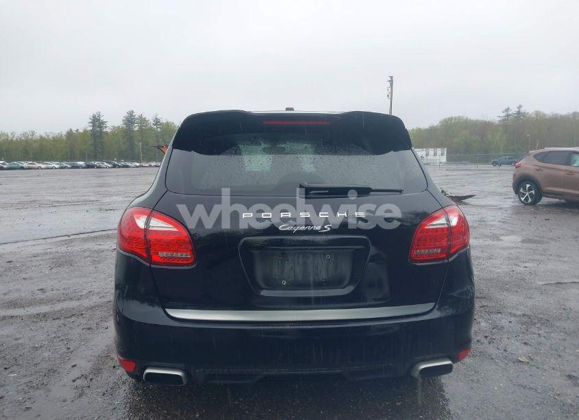 Photo 16 of 2014 Porsche Cayenne S (VIN WP1AB2A25ELA59365)