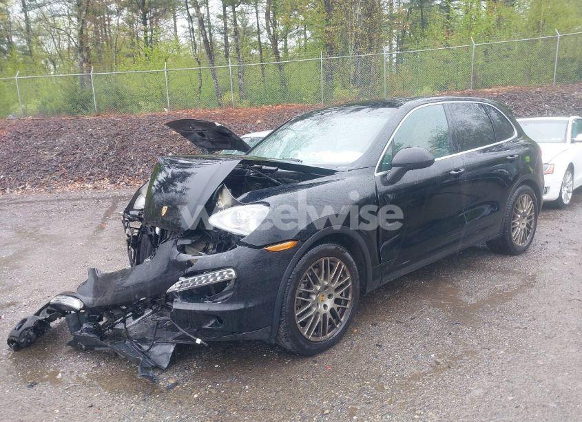 Photo 2 of 2014 Porsche Cayenne S (VIN WP1AB2A25ELA59365)