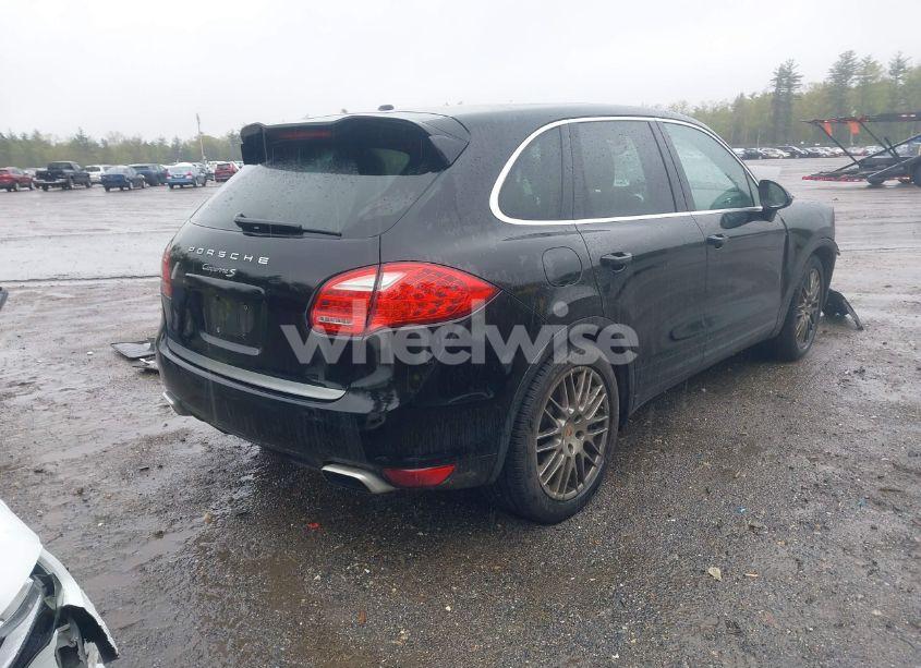 Photo 4 of 2014 Porsche Cayenne S (VIN WP1AB2A25ELA59365)