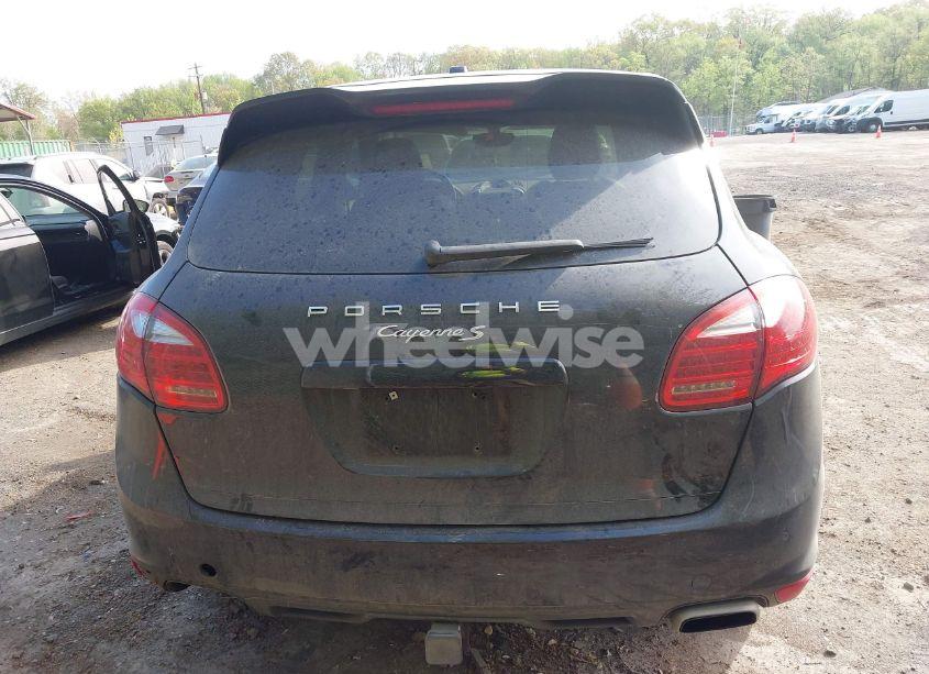 Photo 17 of 2014 Porsche Cayenne S (VIN WP1AB2A27ELA55804)