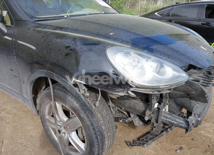 Photo 18 of 2014 Porsche Cayenne S (VIN WP1AB2A27ELA55804)