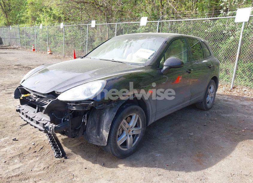 Photo 2 of 2014 Porsche Cayenne S (VIN WP1AB2A27ELA55804)