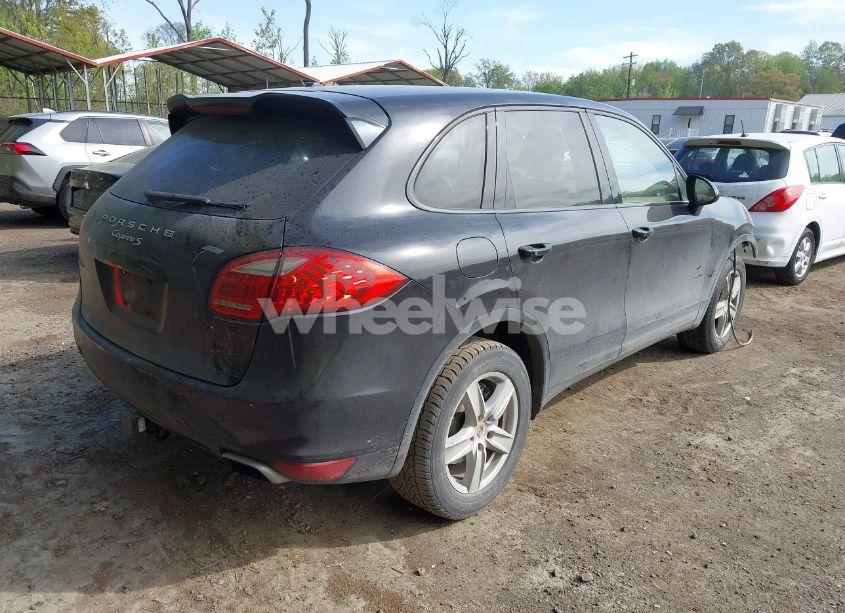 Photo 4 of 2014 Porsche Cayenne S (VIN WP1AB2A27ELA55804)