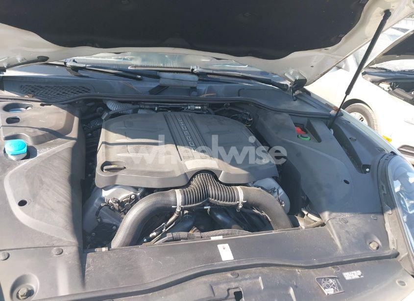 Photo 10 of 2015 Porsche Cayenne S (VIN WP1AB2A2XFLA61243)