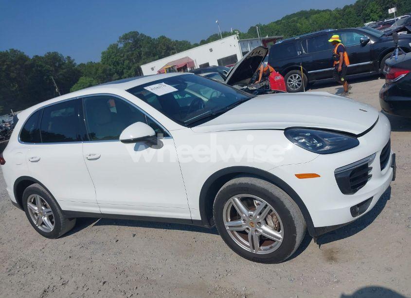 Photo 13 of 2015 Porsche Cayenne S (VIN WP1AB2A2XFLA61243)