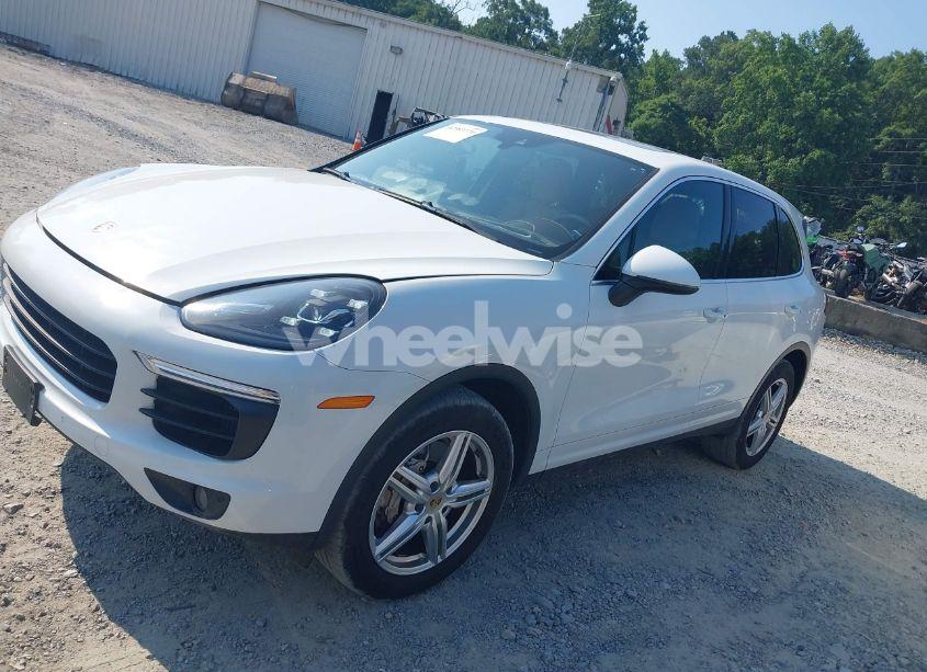 Photo 14 of 2015 Porsche Cayenne S (VIN WP1AB2A2XFLA61243)