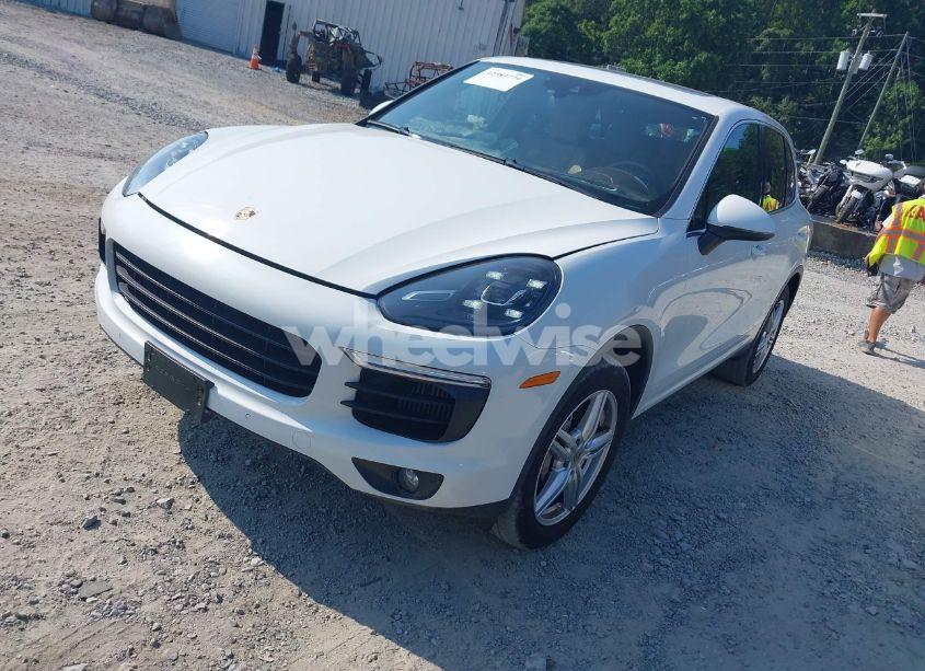 Photo 2 of 2015 Porsche Cayenne S (VIN WP1AB2A2XFLA61243)
