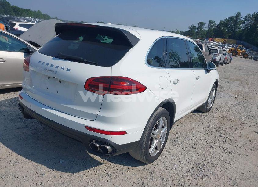 Photo 4 of 2015 Porsche Cayenne S (VIN WP1AB2A2XFLA61243)