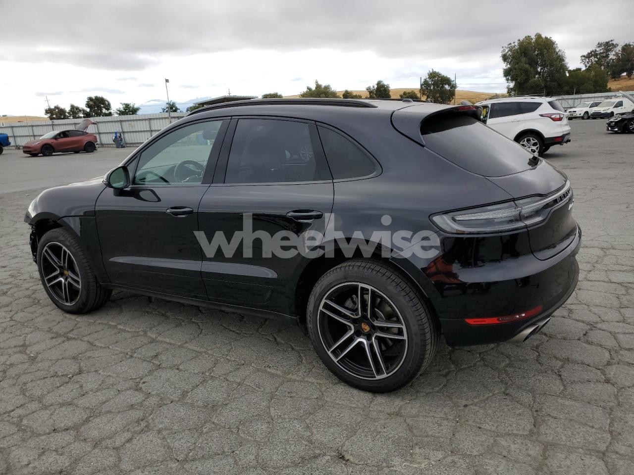 Photo 2 of 2019 PORSCHE MACAN S (VIN WP1AB2A50KLB31403)