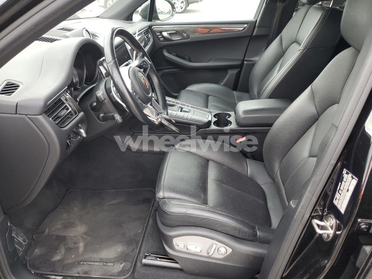 Photo 7 of 2019 PORSCHE MACAN S (VIN WP1AB2A50KLB31403)