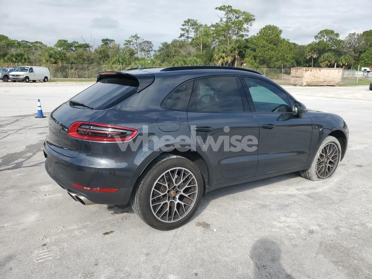 Photo 3 of 2018 PORSCHE MACAN S (VIN WP1AB2A57JLB38539)
