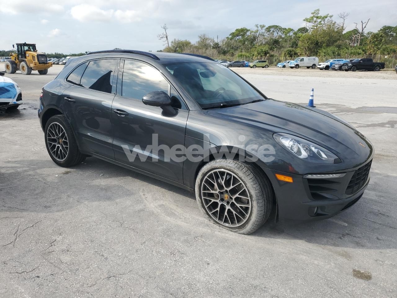 Photo 4 of 2018 PORSCHE MACAN S (VIN WP1AB2A57JLB38539)