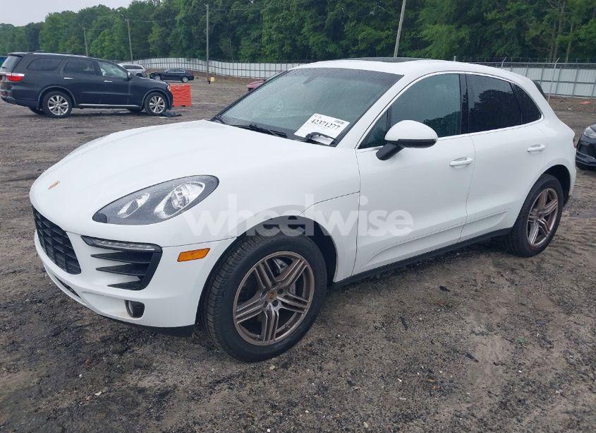 Photo 2 of 2015 Porsche Macan S (VIN WP1AB2A59FLB53101)
