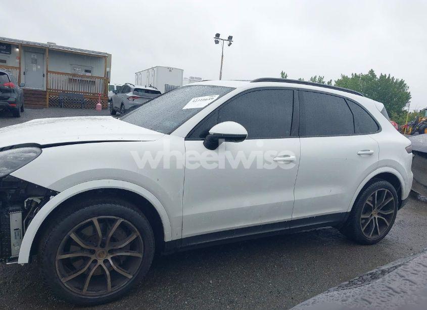 Photo 14 of 2019 Porsche Cayenne S (VIN WP1AB2AY2KDA64548)