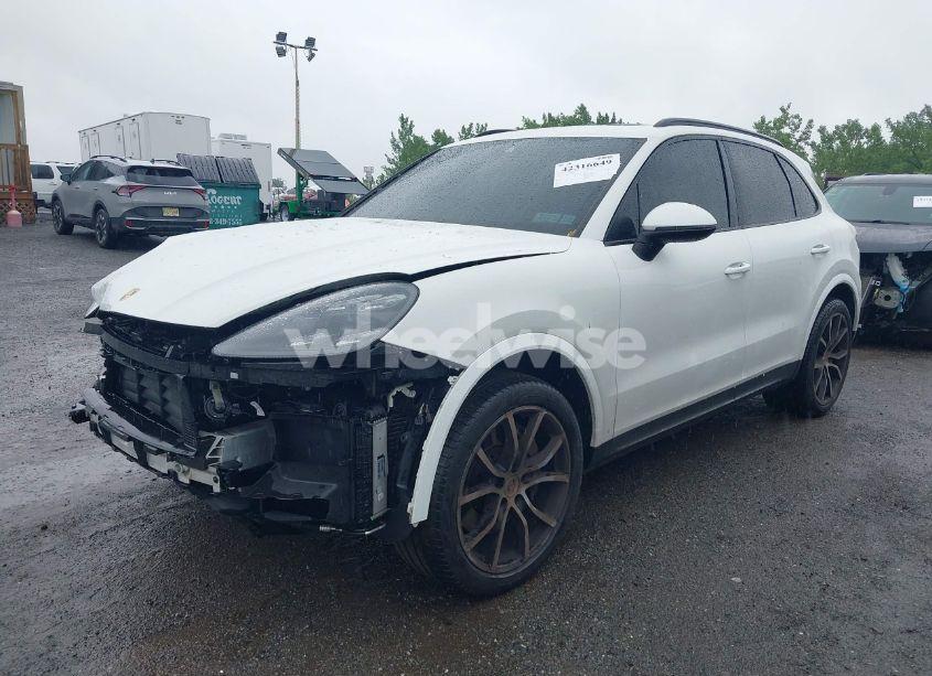 Photo 2 of 2019 Porsche Cayenne S (VIN WP1AB2AY2KDA64548)
