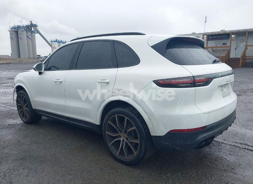 Photo 3 of 2019 Porsche Cayenne S (VIN WP1AB2AY2KDA64548)