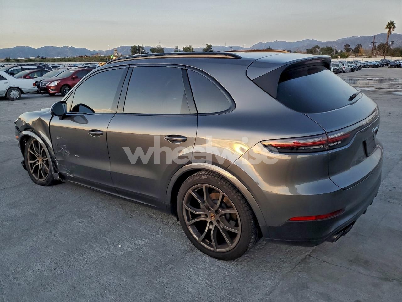 Photo 2 of 2019 PORSCHE CAYENNE S (VIN WP1AB2AY5KDA62065)