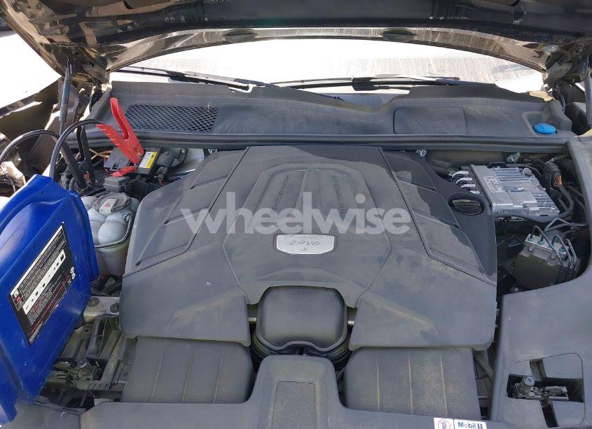 Photo 10 of 2019 Porsche Cayenne S (VIN WP1AB2AY9KDA64014)