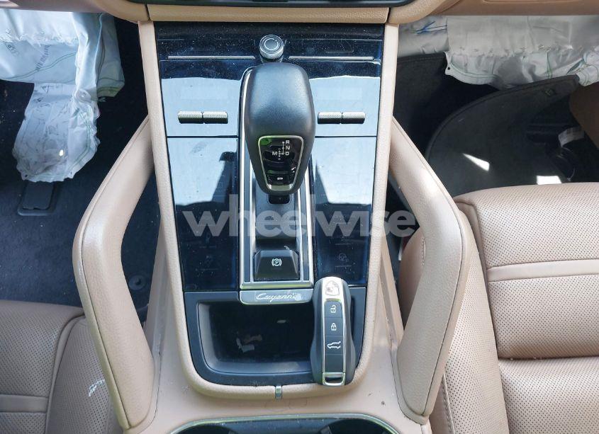 Photo 11 of 2019 Porsche Cayenne S (VIN WP1AB2AY9KDA64014)
