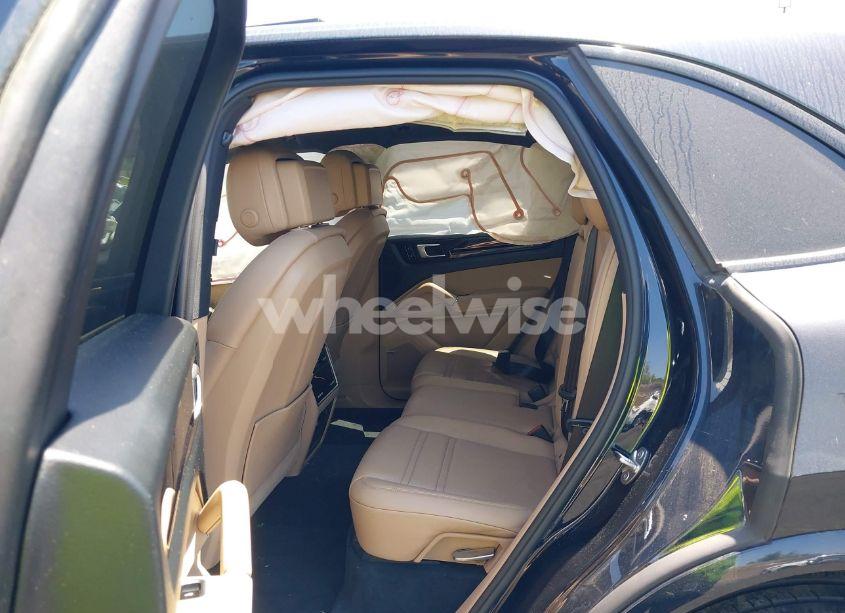 Photo 8 of 2019 Porsche Cayenne S (VIN WP1AB2AY9KDA64014)