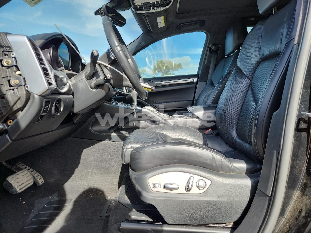 Photo 7 of 2012 PORSCHE CAYENNE TURBO (VIN WP1AC2A24CLA84283)