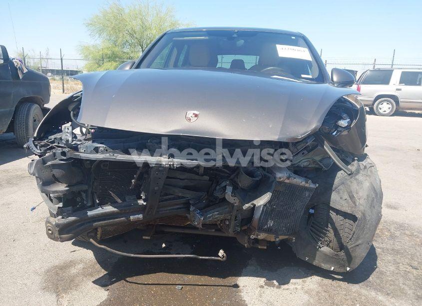 Photo 13 of 2015 Porsche Cayenne TURBO (VIN WP1AC2A27FLA82984)