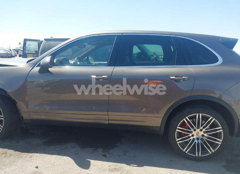 Photo 15 of 2015 Porsche Cayenne TURBO (VIN WP1AC2A27FLA82984)