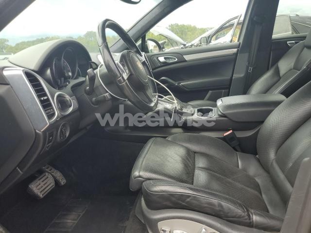 Photo 10 of 2013 PORSCHE CAYENNE GTS N/A (VIN WP1AD2A20DLA77703)