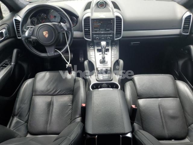 Photo 9 of 2013 PORSCHE CAYENNE GTS N/A (VIN WP1AD2A20DLA77703)