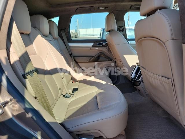 Photo 9 of 2014 PORSCHE CAYENNE GTS N/A (VIN WP1AD2A22ELA72911)