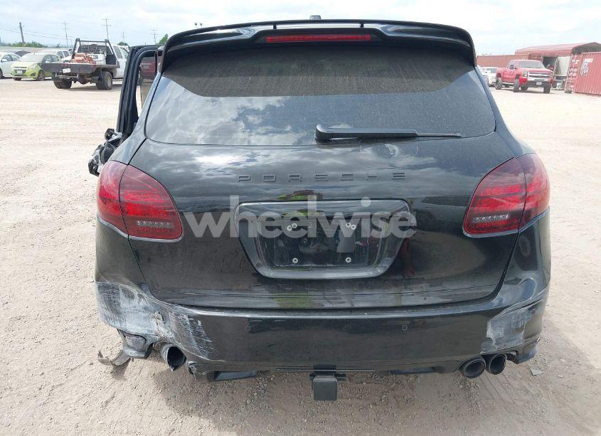 Photo 16 of 2014 Porsche Cayenne GTS (VIN WP1AD2A25ELA71350)