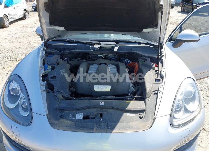 Photo 10 of 2012 Porsche Cayenne HYBRID S (VIN WP1AE2A20CLA92424)