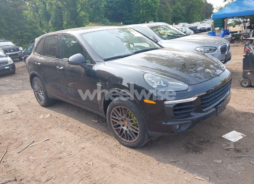2017 Porsche Cayenne E-HYBRID S (VIN WP1AE2A24HLA69574) main photo