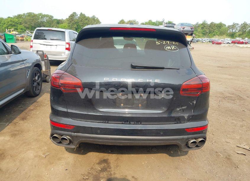 Photo 16 of 2017 Porsche Cayenne E-HYBRID S (VIN WP1AE2A24HLA69574)