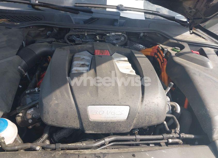 Photo 10 of 2016 Porsche Cayenne E-HYBRID S (VIN WP1AE2A27GLA59572)