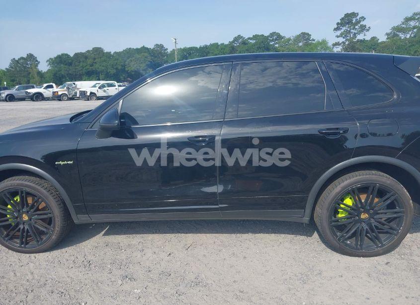 Photo 14 of 2016 Porsche Cayenne E-HYBRID S (VIN WP1AE2A27GLA59572)