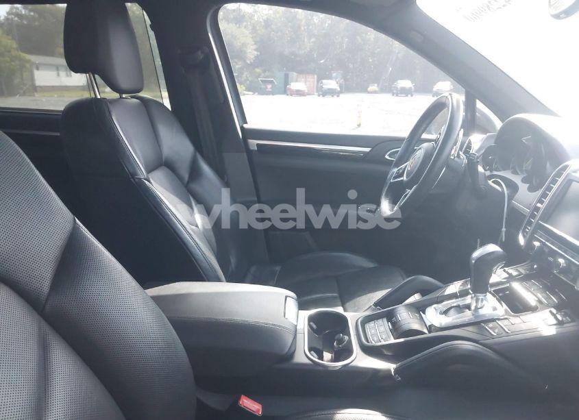 Photo 5 of 2016 Porsche Cayenne E-HYBRID S (VIN WP1AE2A27GLA59572)