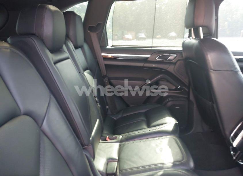 Photo 8 of 2016 Porsche Cayenne E-HYBRID S (VIN WP1AE2A27GLA59572)