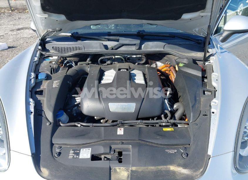 Photo 10 of 2013 Porsche Cayenne HYBRID S (VIN WP1AE2A29DLA15374)