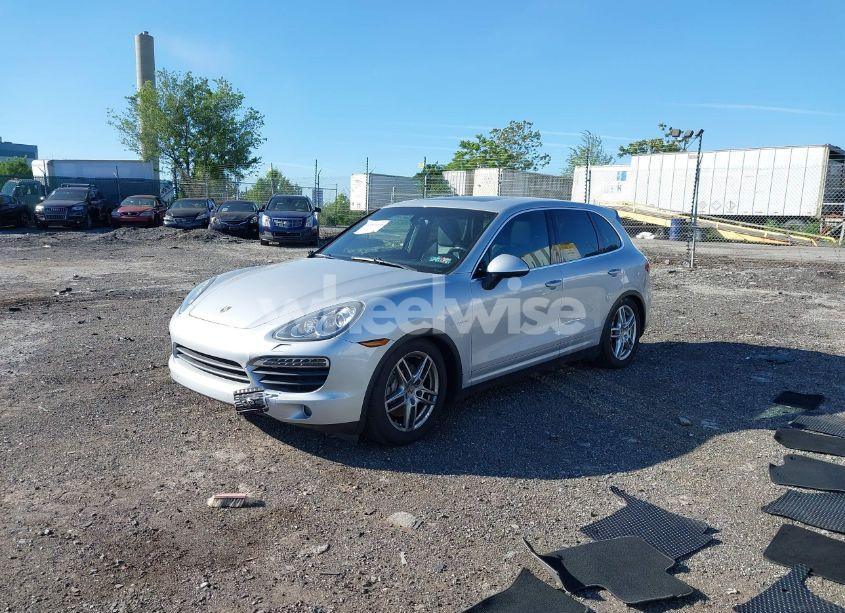 Photo 2 of 2013 Porsche Cayenne HYBRID S (VIN WP1AE2A29DLA15374)