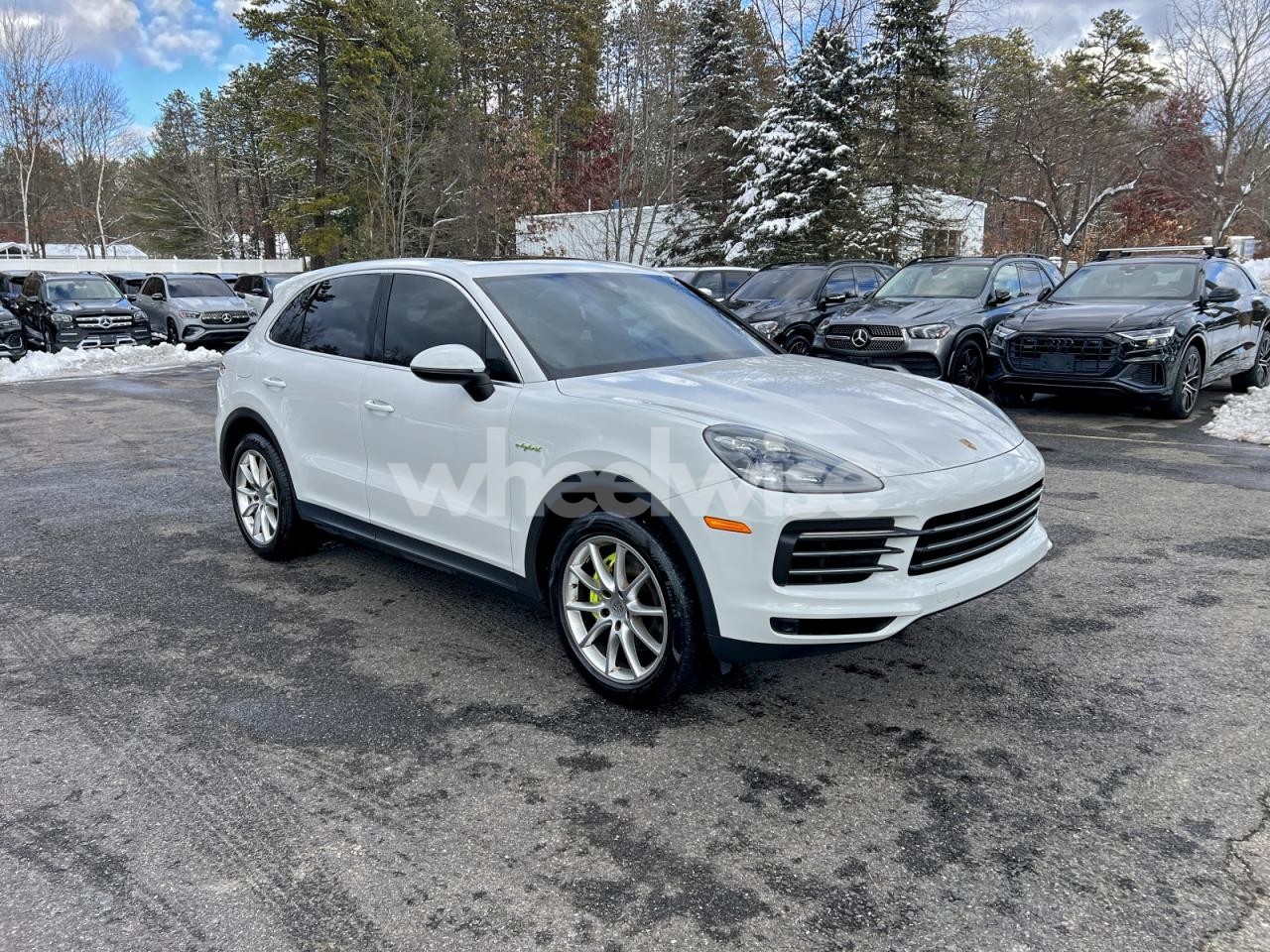 Photo 2 of 2019 PORSCHE CAYENNE SE HYBRID (VIN WP1AE2AY2KDA51063)